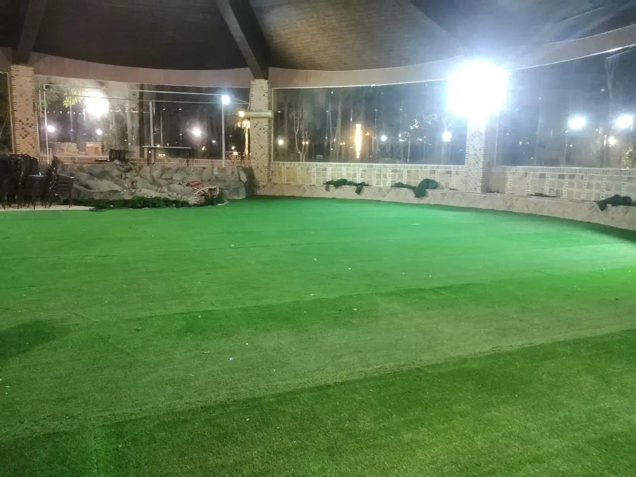 نصب تخصصی انواع چمن مصنوعی در تهران و اطراف تهران