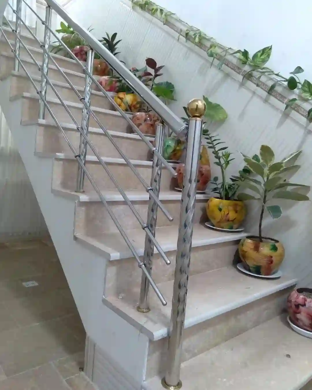 ساخت و نصب انواع نرده پله استیل و آلمینیوم درجه یک و ضد زنگ