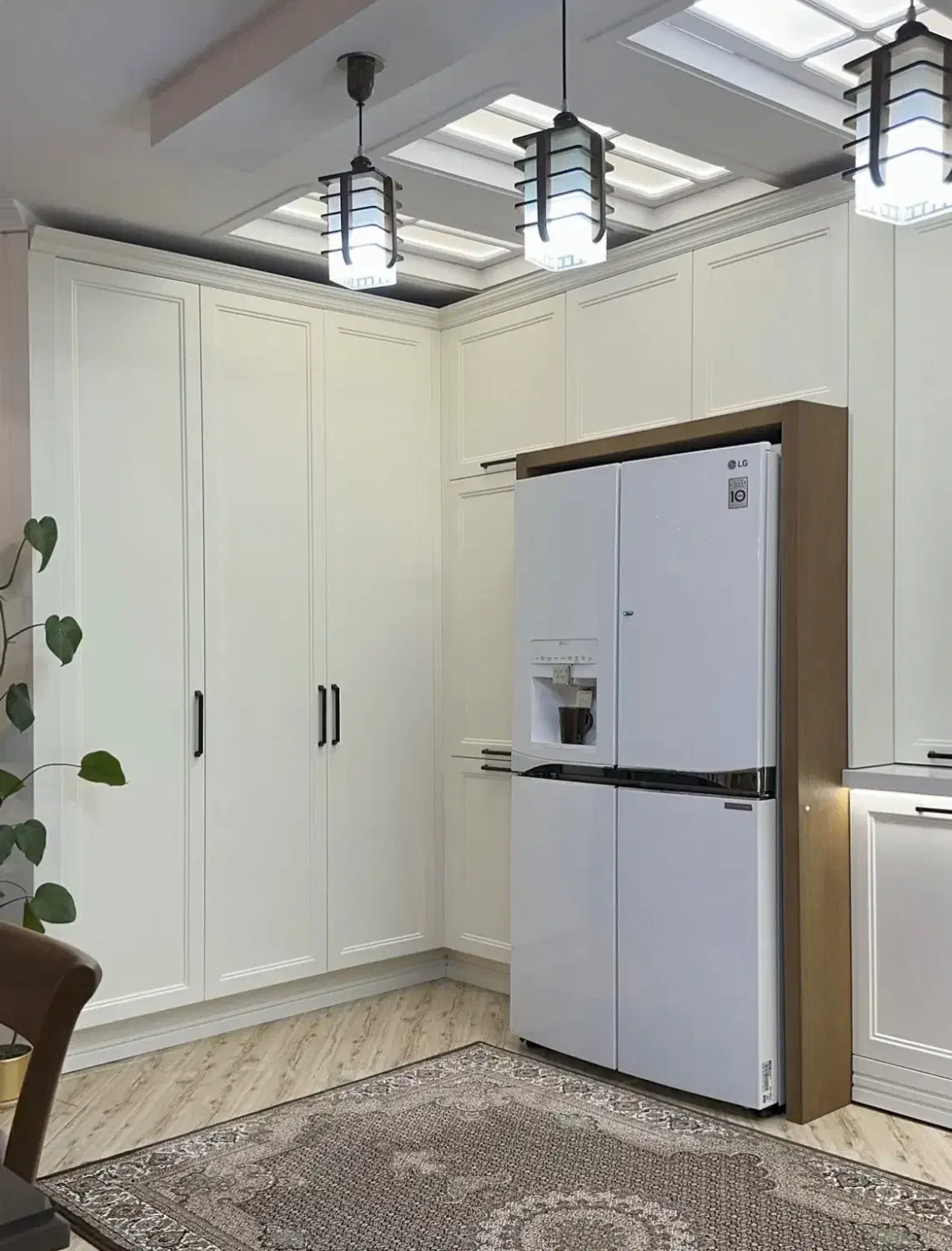 ساخت کابینت کمد دیواری با چندین سال تجربه دراین حرفه