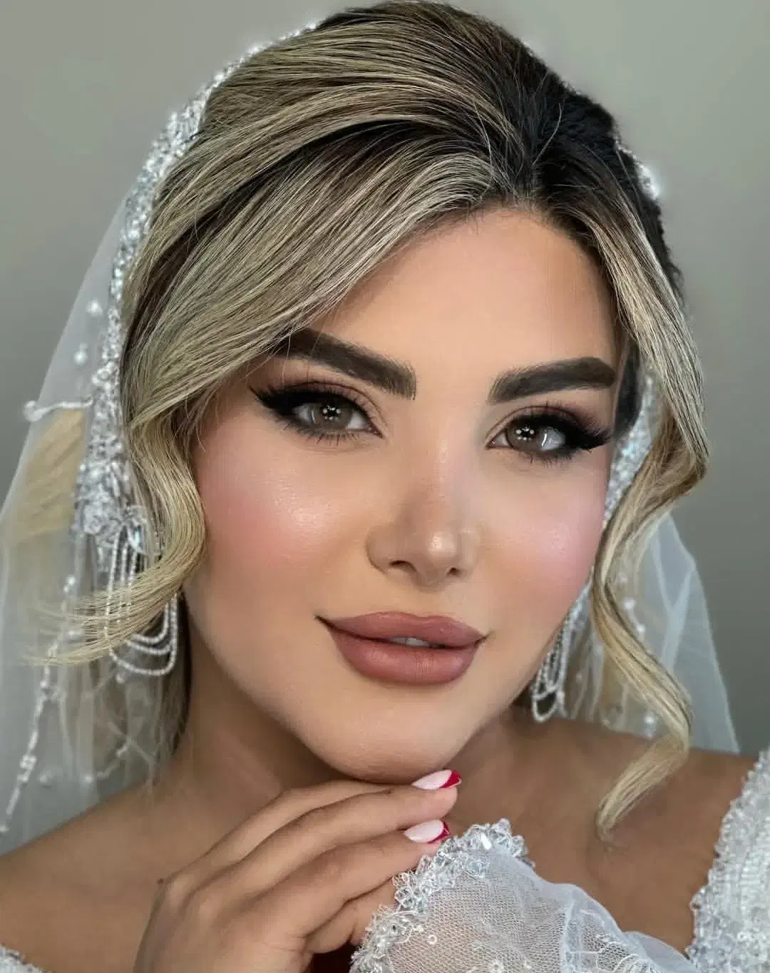 میکاپ شینیون عروس و کرلی براشینگ کاشت مژه