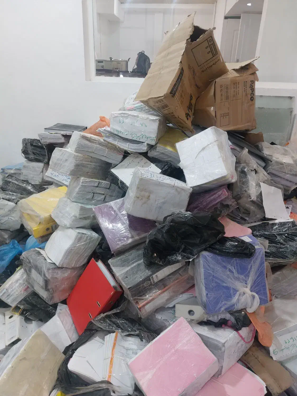 فروش و خریدار کتاب دفتر کاغذ باطله..کل تهران