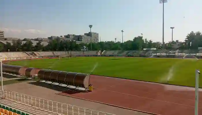 مجموعه ورزشی پاس اکباتان دارای سالن های پیست دو و میدانی و ..