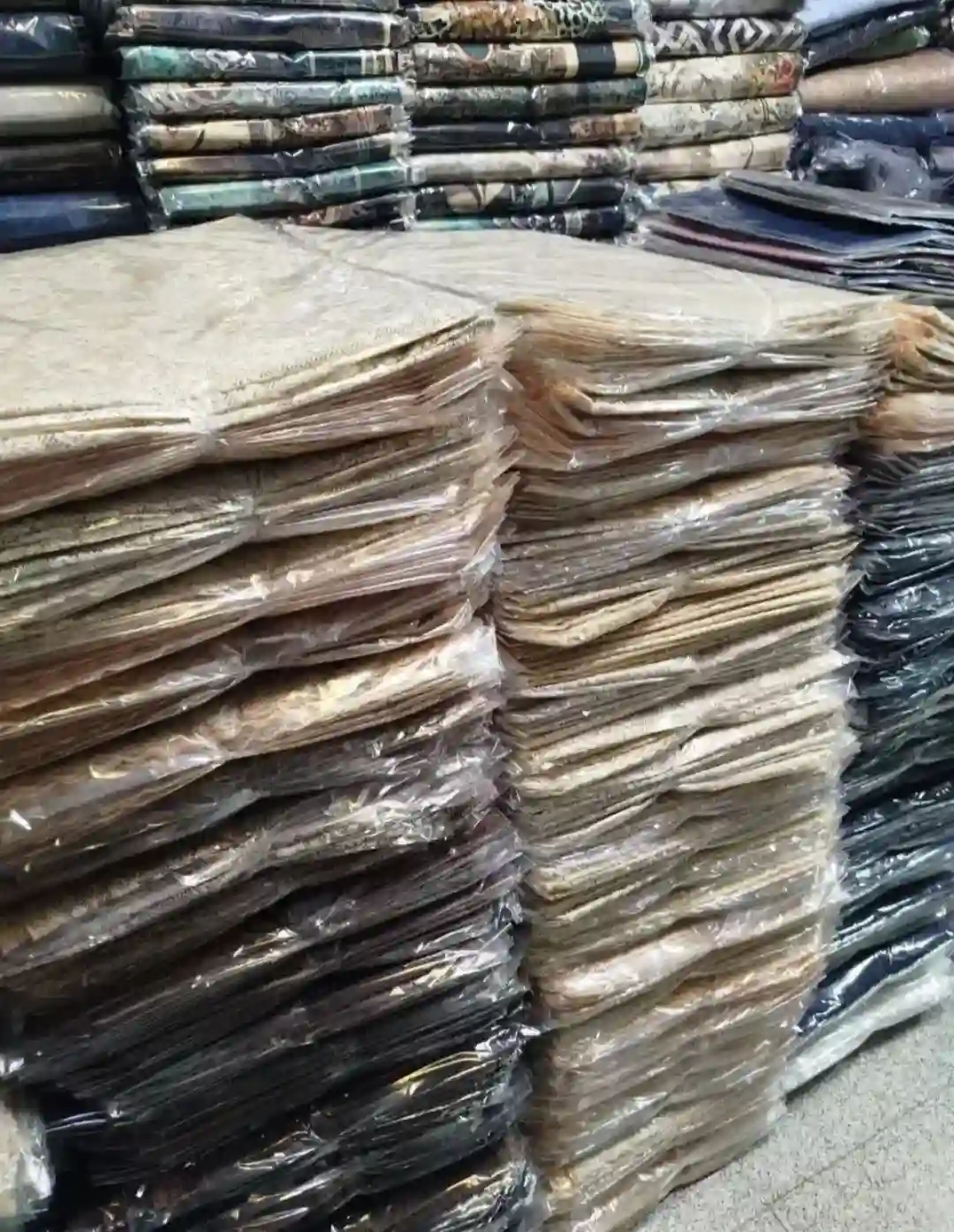 تولید و پخش شال و روسری در بازار بزرگ تهران