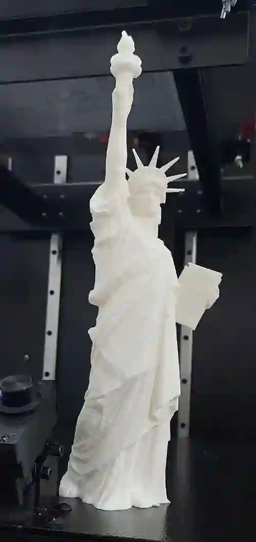 تراشکاری و فرزکاری انواع قطعات با دستگاه CNC