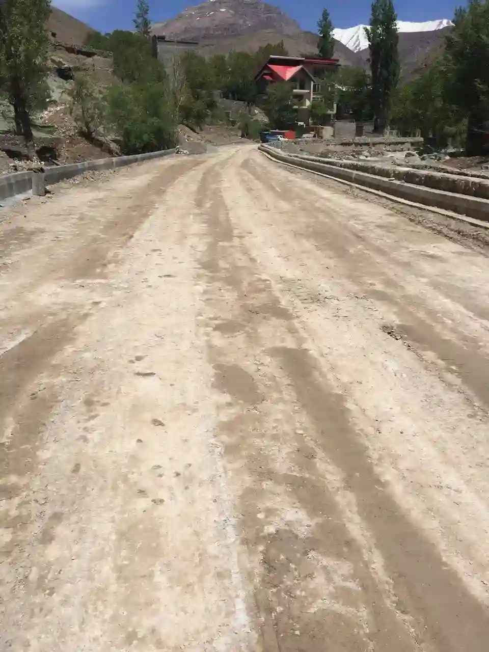 آسفالکاری و زیر سازی با قلطک صد تنی بصورت شبانه روزی در تهران