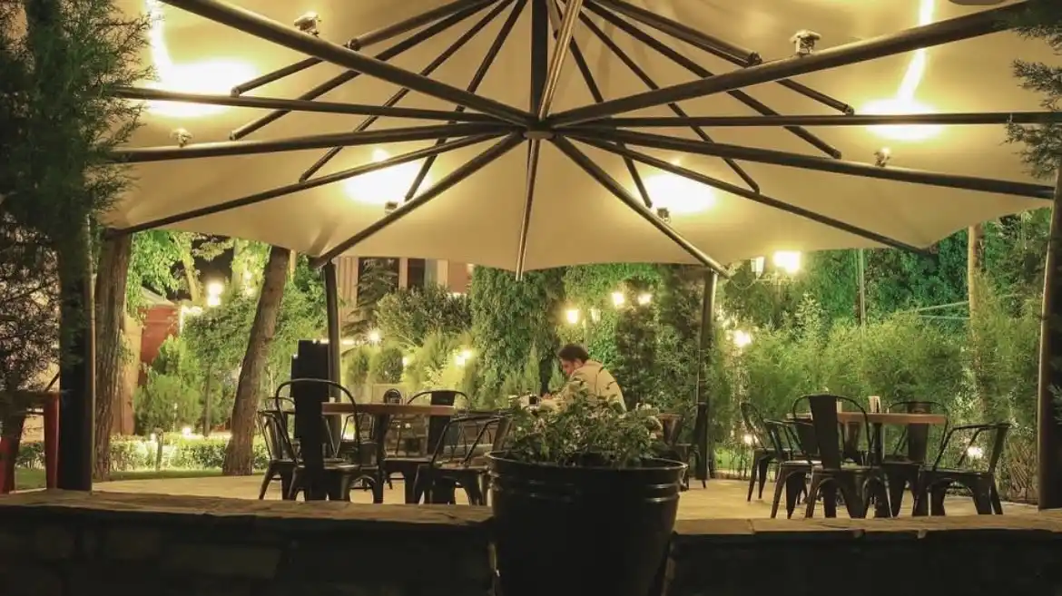 رستوران ۲۴ ساعته تهران با منوی متنوع