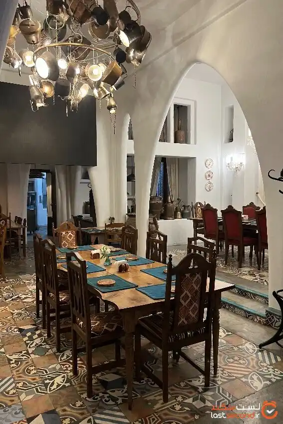 رستوران سنتی مستوران با فضایی گرم