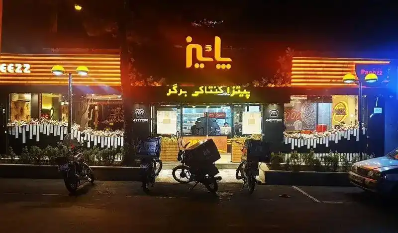 فست فود پاییز با امکان سفارش حضوری، ثبت سفارش تلفنی و اینترنتی